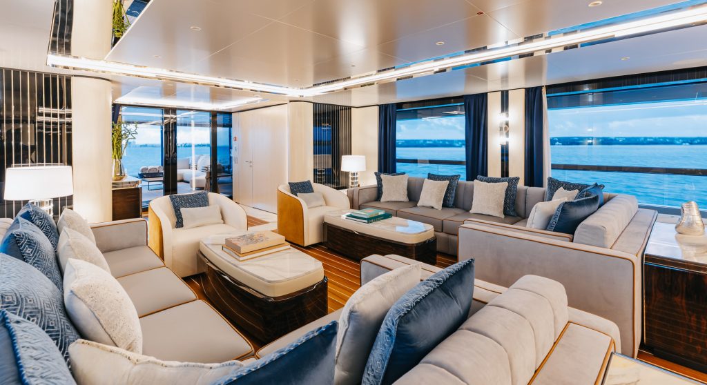 yacht Daybreak saloon