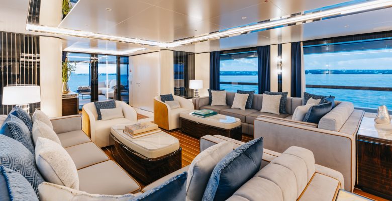 yacht Daybreak saloon
