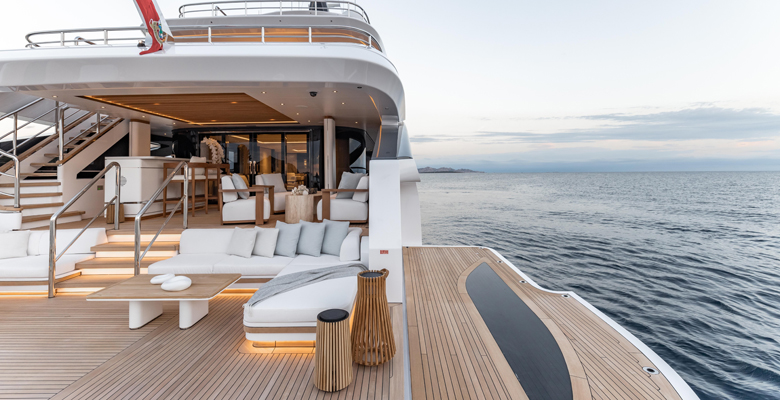 the Benetti Asani Oasis Deck with sides down