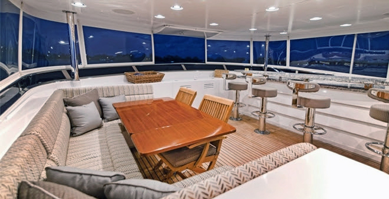 yacht ViviRae II flying bridge